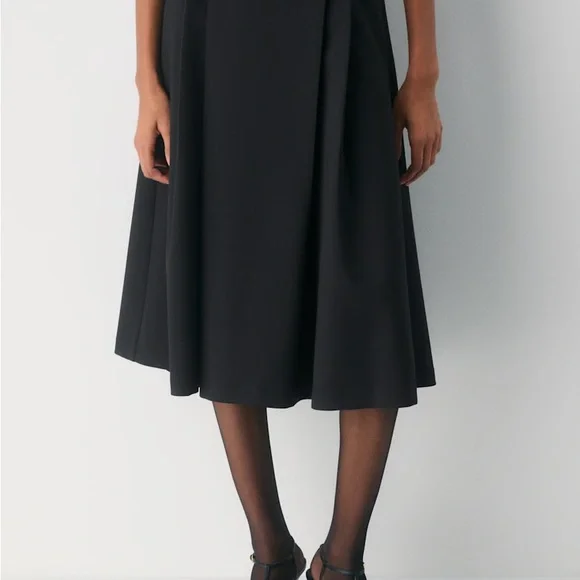 Aritzia Babaton Enterprise Skirt - Picture 4 of 4